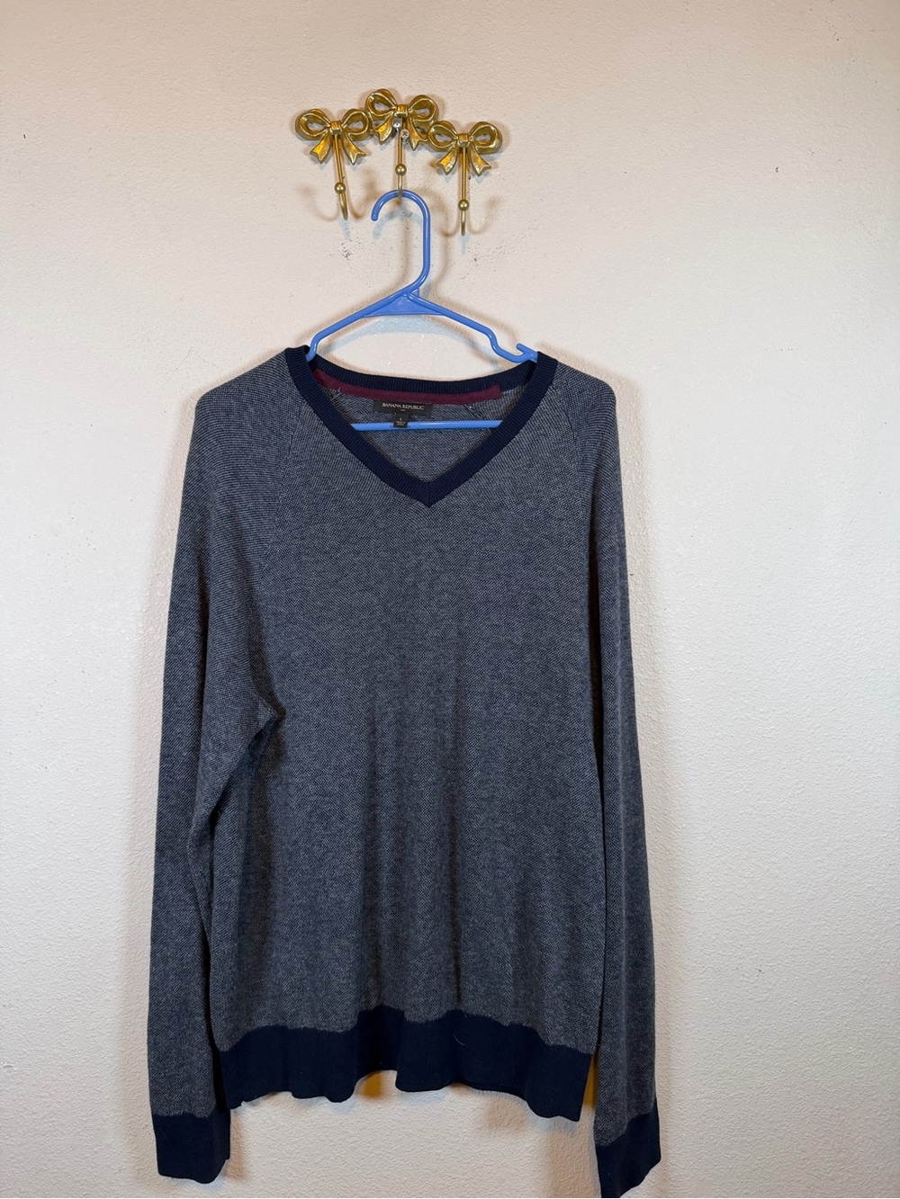 Banana Republic Men's Gray V-Neck Sweater with Navy Trim. Size L